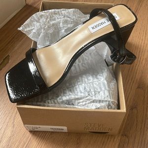 Steve Madden Black sandles